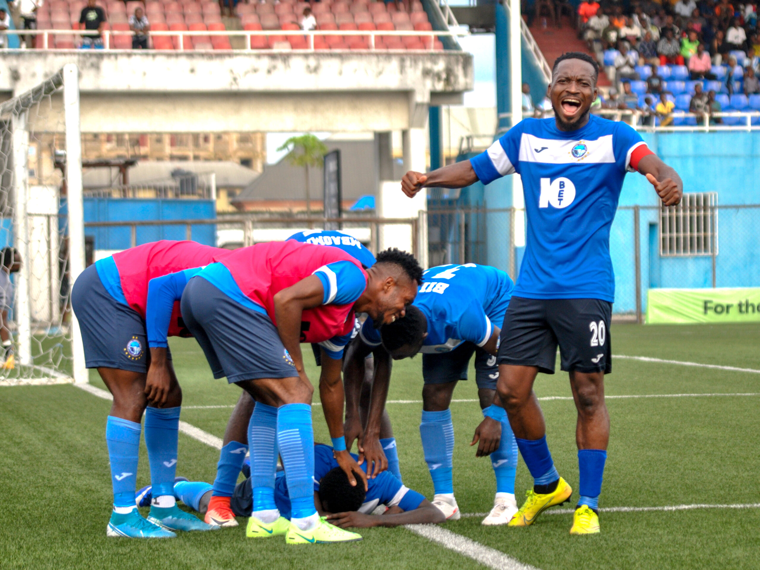 Read more about the article Enyimba part ways with 13 players